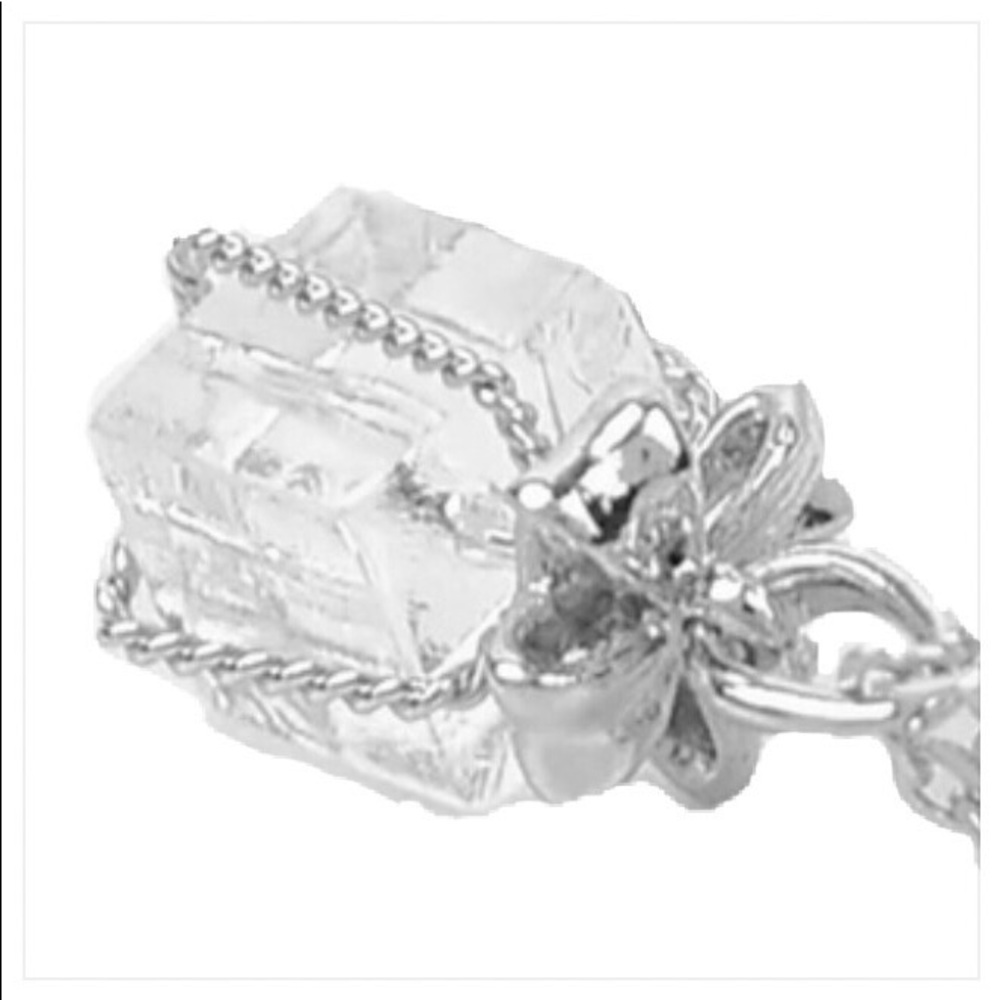 CRYSTAL PRESENT NECKLACE ๐HP๐ - Picture 1 of 4